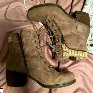 Combat boots- final price no offers will be accepted.